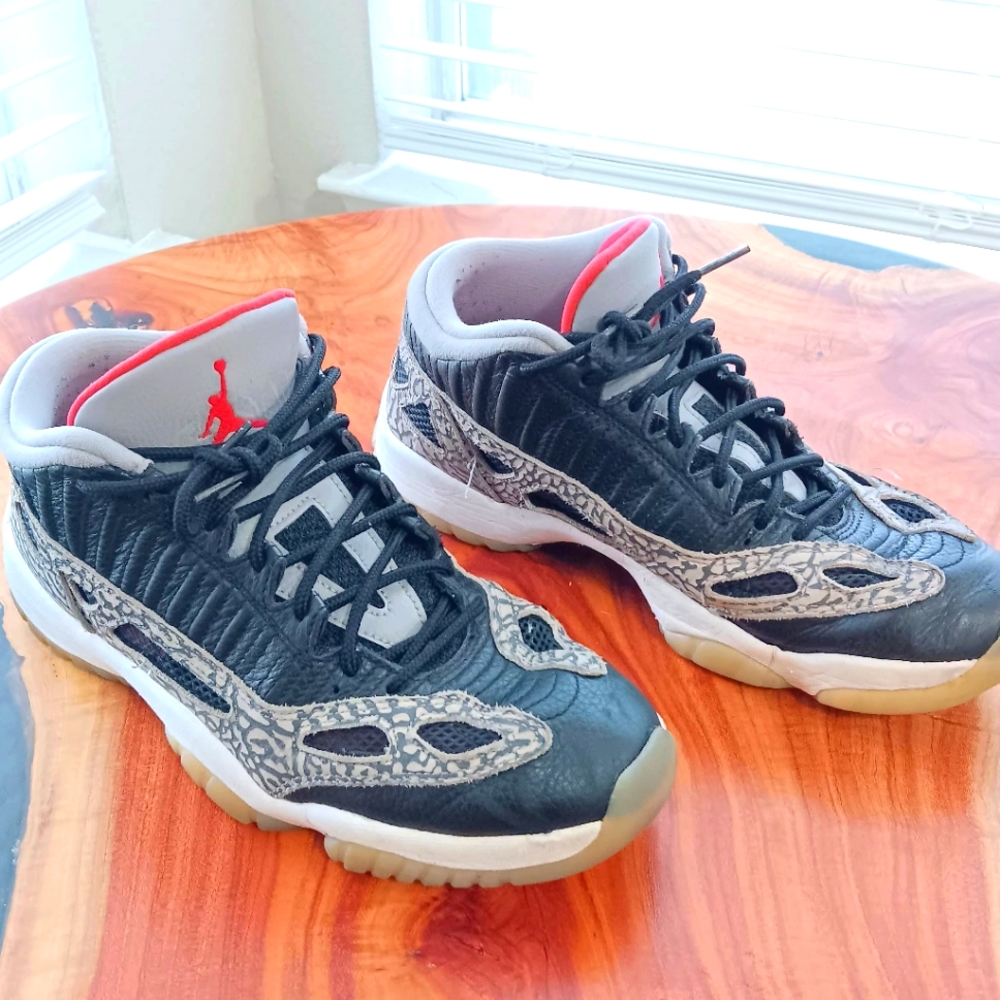 Jordan 11 Low Cement